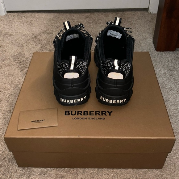 Perfect Condition, Worn 1 time, Comes with box and tags - Picture 5 of 5